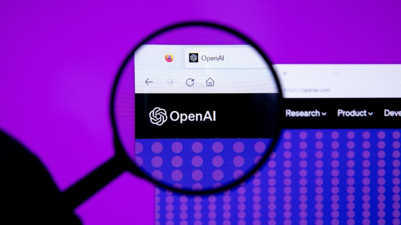 Logo OpenAI affiché sur la page d’accueil du site, vu à la loupe