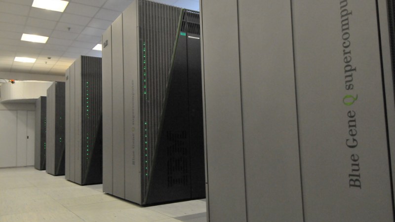 La salle du supercalculateur Fermi, du type de celles qui entraînent les grands modèles