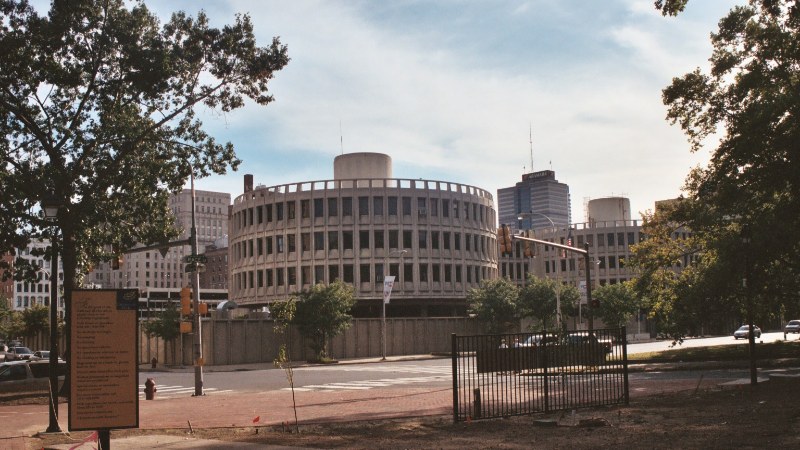 Bâtiment circulaire en béton du quartier général de la police de Philadelphie